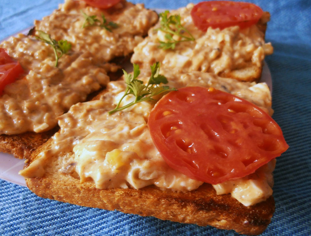 Бутерброды с кильками, анчоусами или сельдью