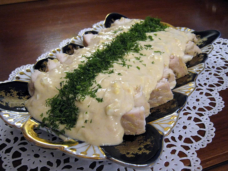 Осетрина с соусом из хрена