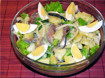 Салат из килек, хамсы, тюлек