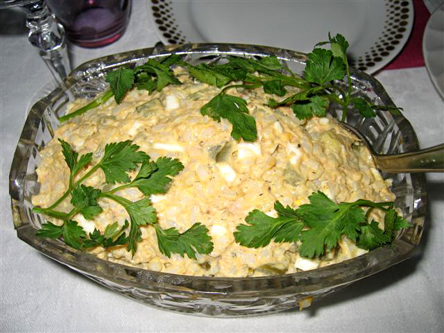 Салат из рыбного филе с яйцом и зеленью