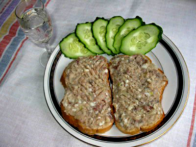 Сельдь, протертая со сливочным маслом