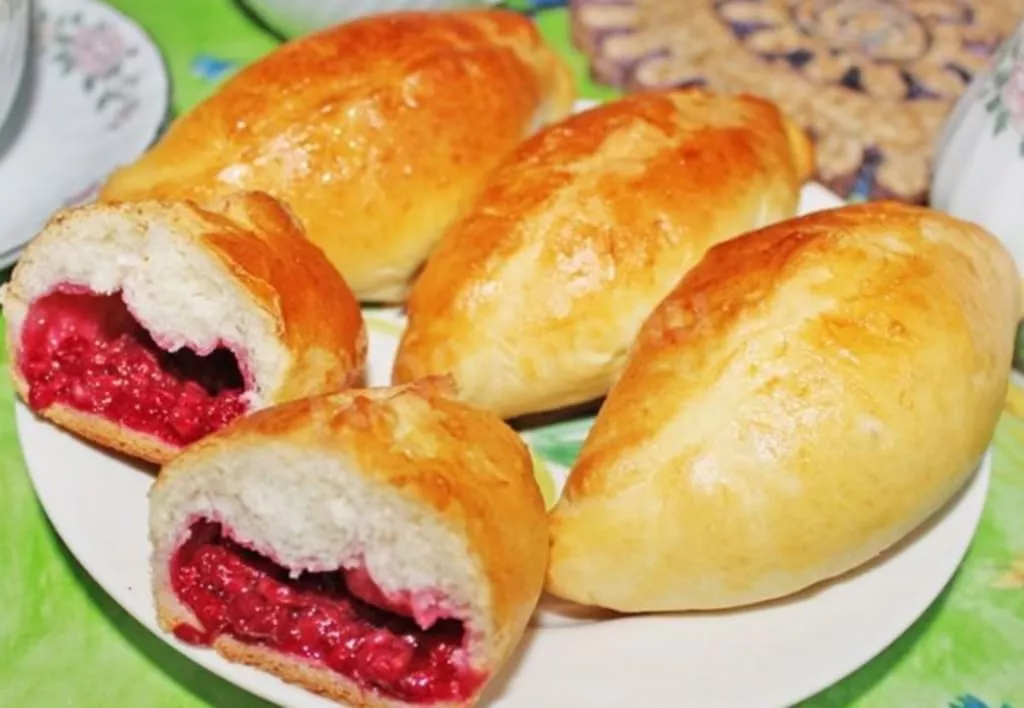 Пирожки с малиной